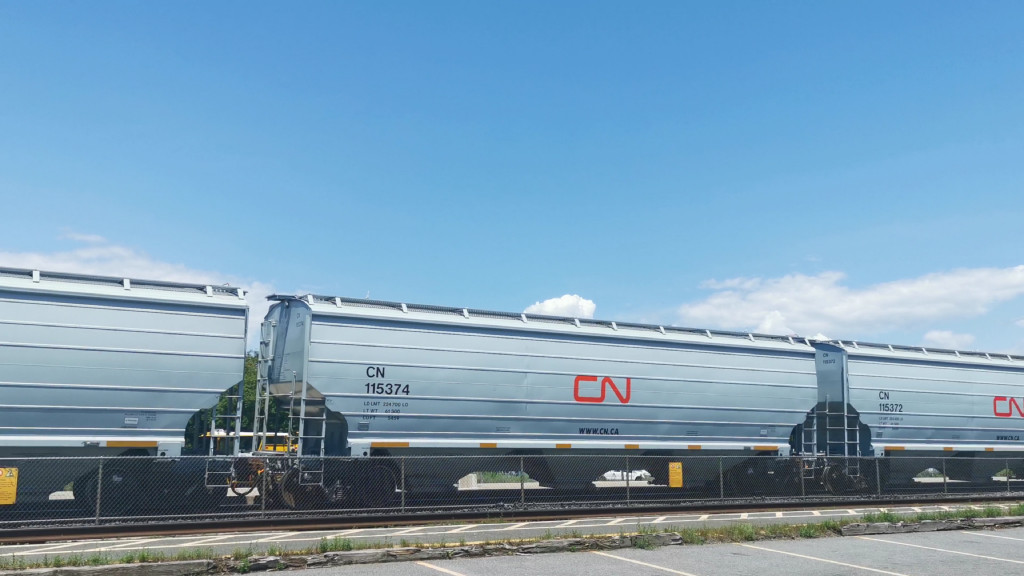 CN 115374